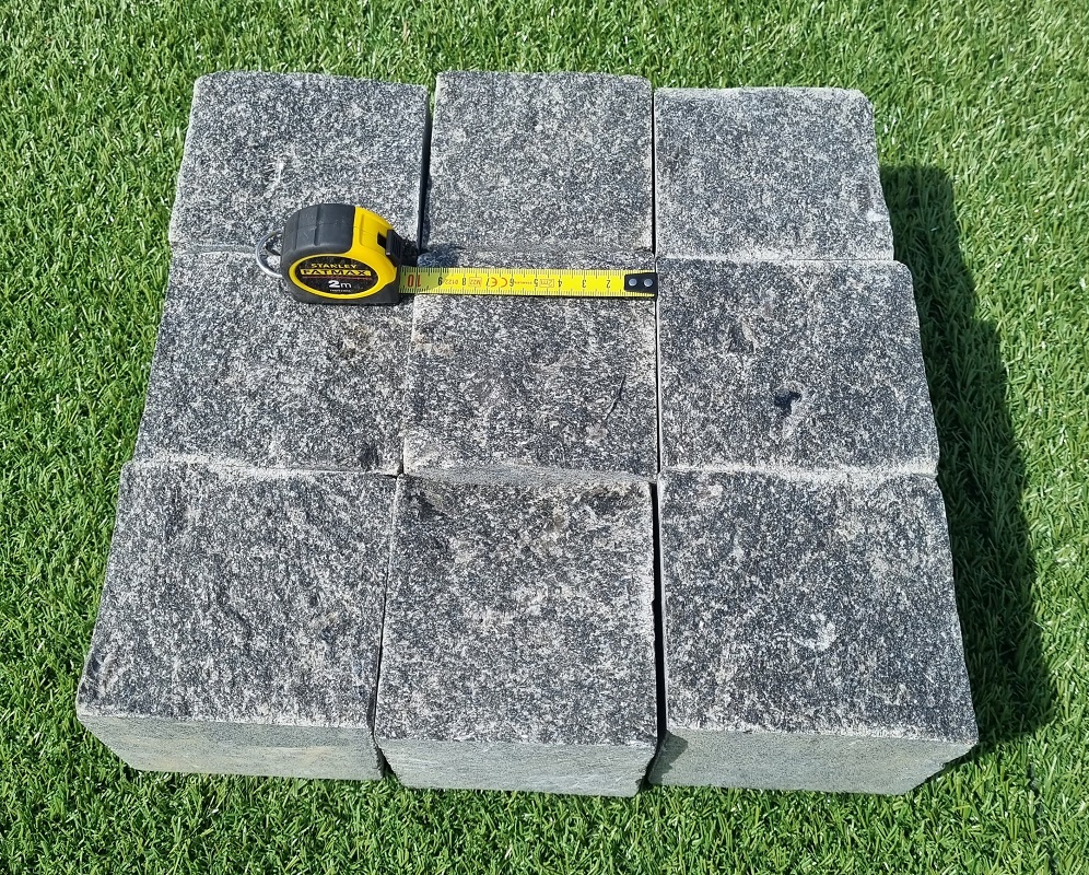 Basalt schwarze Pflastersteine Gabbro 10x10 cm - 4x gesägt (aus 1 Tonne = 3 - 3,5 m²)