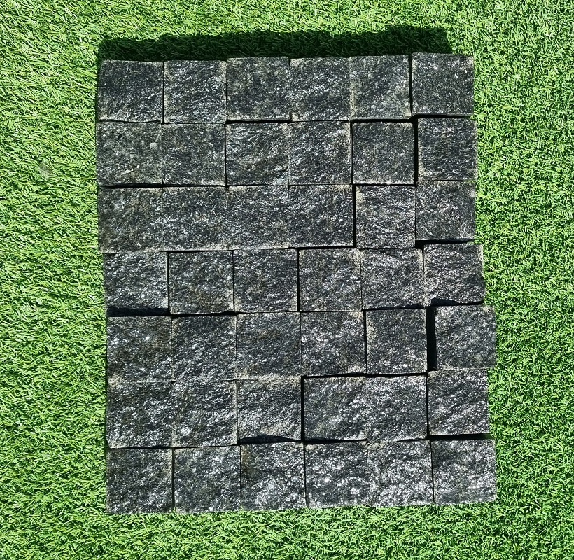 Basalt schwarze Pflastersteine Gabbro 5x5 cm - 4x gesägt (aus 1 Tonne = ca. 7,5 m²)