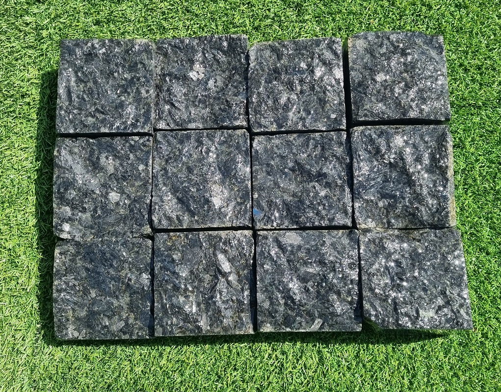 Labradorit Pflastersteine 10x10x5 - anthrazit, 4x gesägt (4x gesägter Würfel)