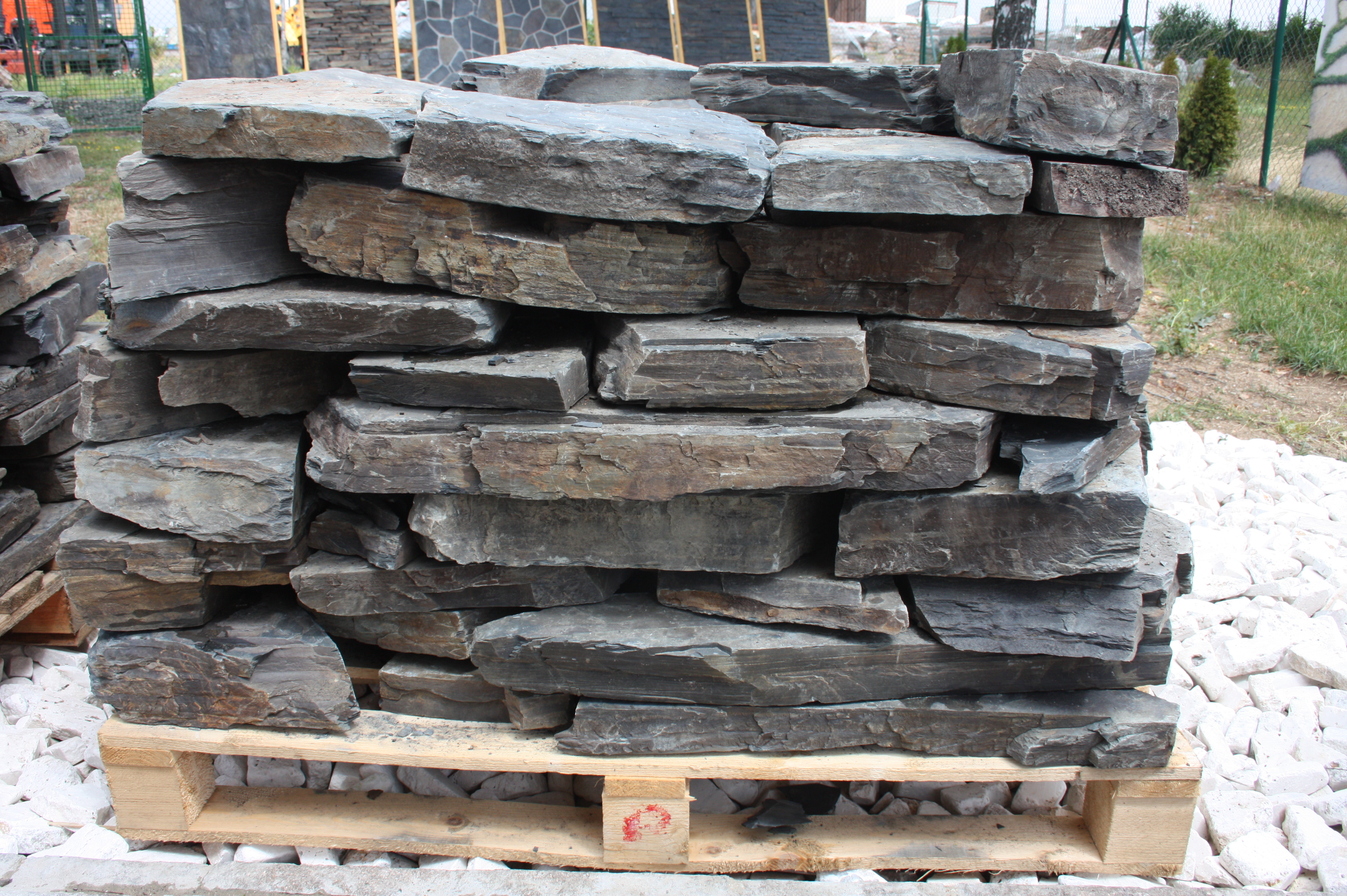 Natur-Spaltschiefer Nera Grigio - Trockenmauer, Stärke 5-15 cm (Mauerwerk, unregelmäßige Formen)