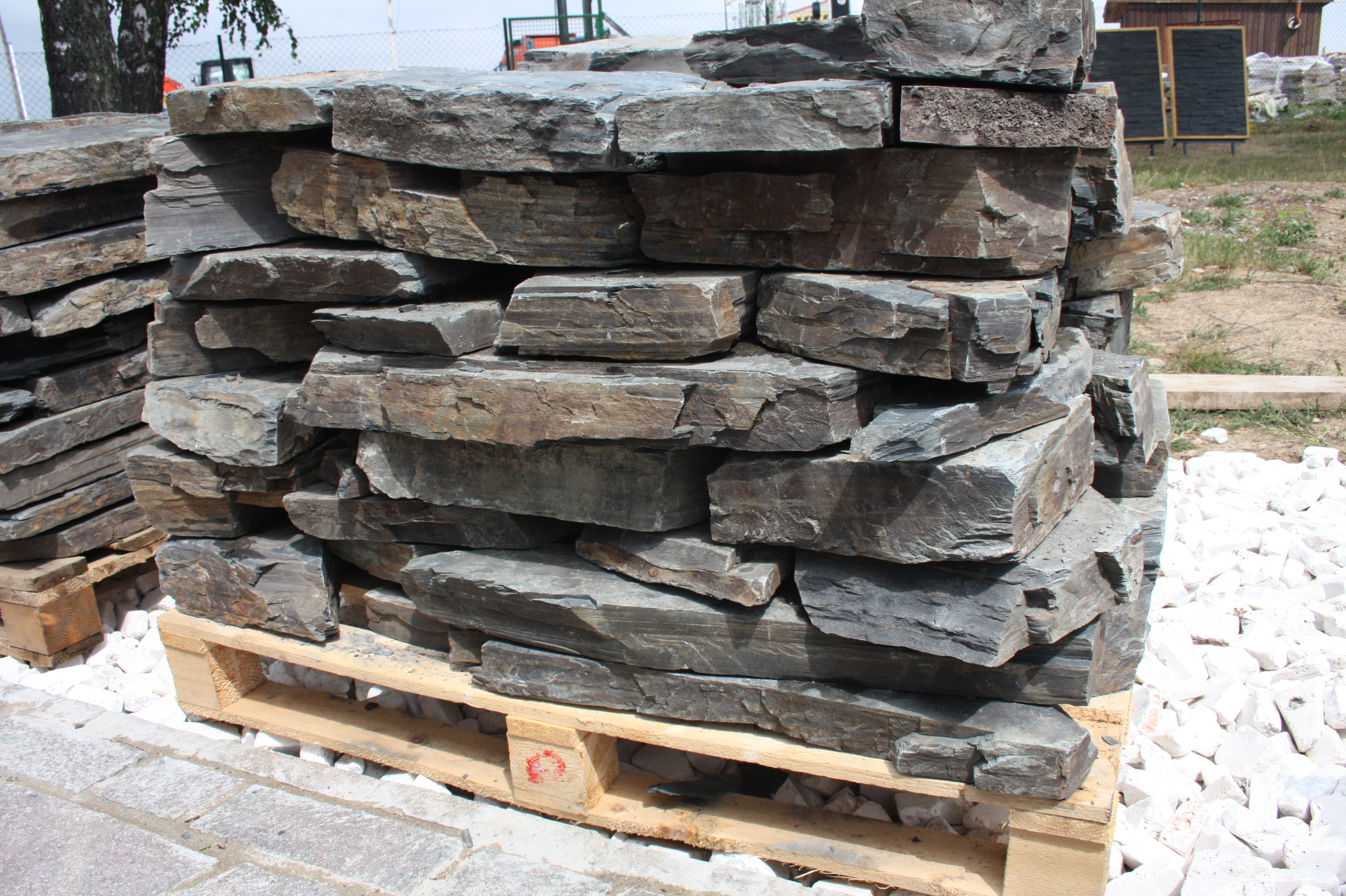 Natur-Spaltschiefer Nera Grigio - Trockenmauer, Stärke 5-15 cm (Mauerwerk, unregelmäßige Formen)