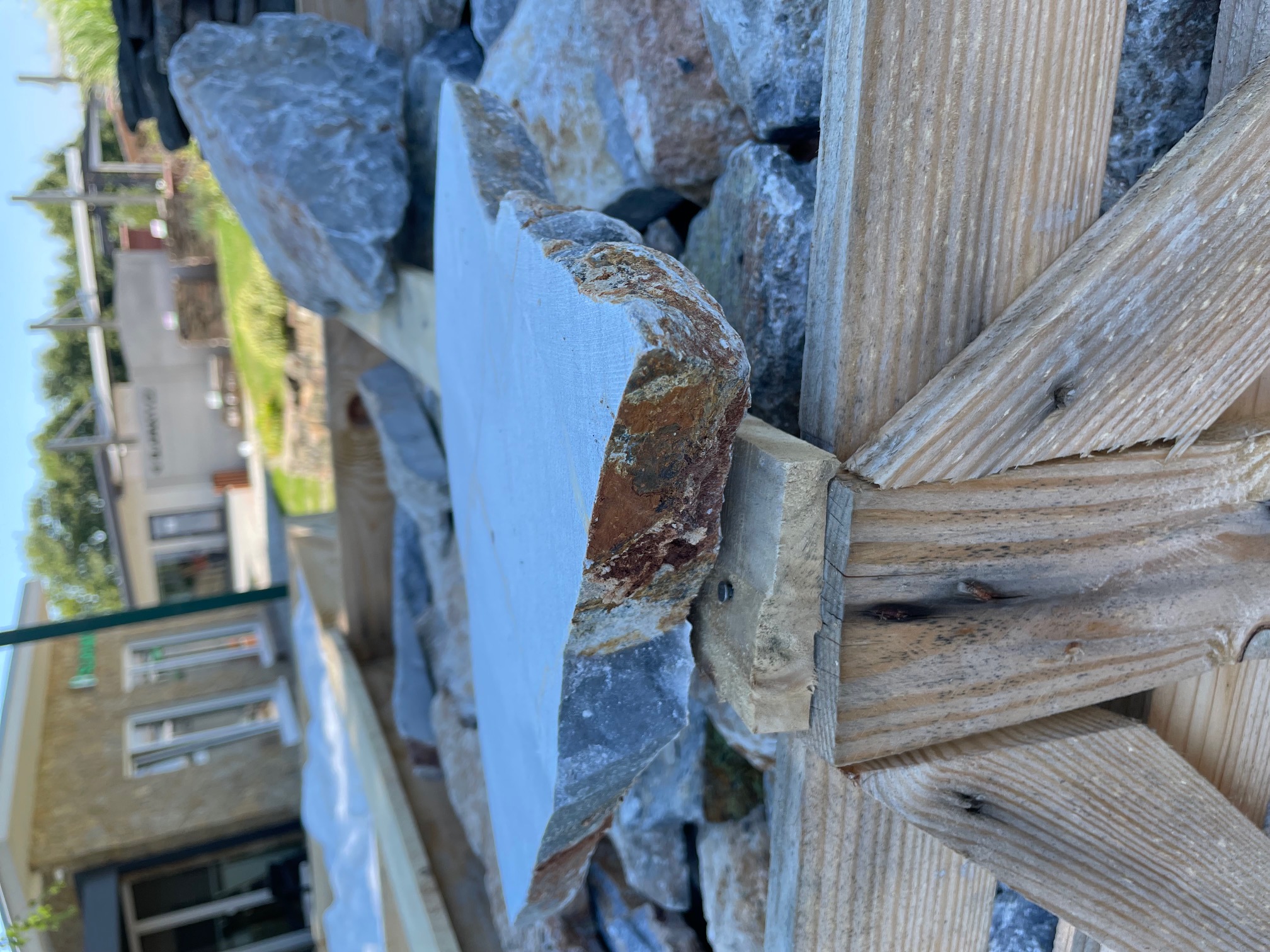 Přírodní kámen obklad RockFace Akron