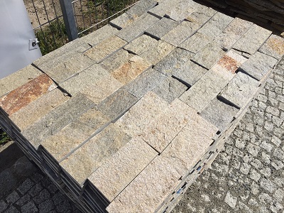 Naturstein Gneis Gold Brown - Verblendung 4x gesägt (Streifenverblendung, Stärke 1-3 cm)