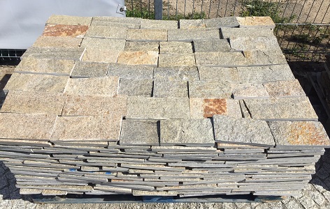 Naturstein Gneis Gold Brown - Verblendung 4x gesägt (Streifenverblendung, Stärke 1-3 cm)