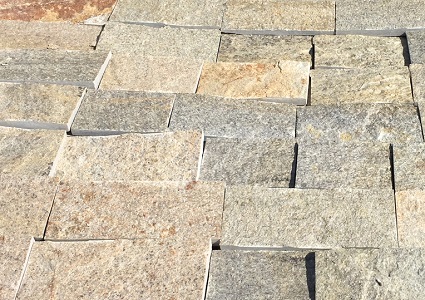 Naturstein Gneis Gold Brown - Verblendung 4x gesägt (Streifenverblendung, Stärke 1-3 cm)